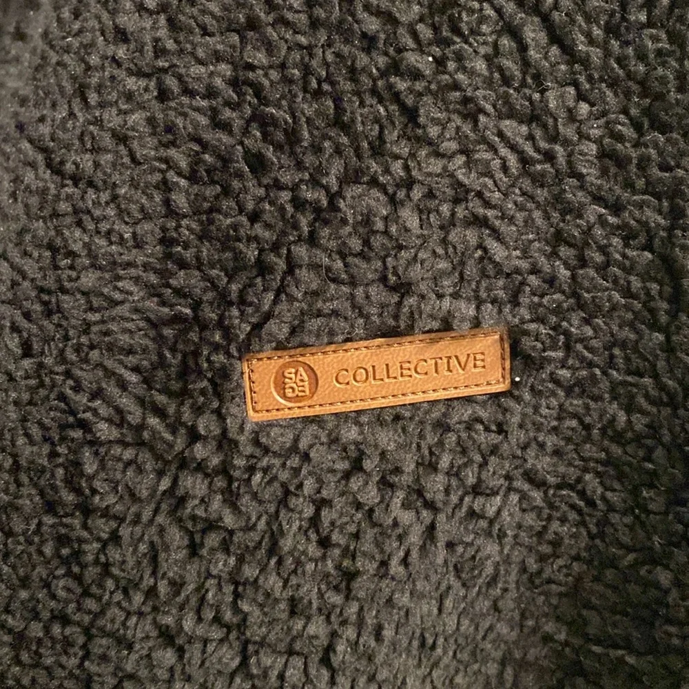 NWT Sage Collective Women's Sherpa Fleece Lined Plush Vest in Black - Picture 7 of 8